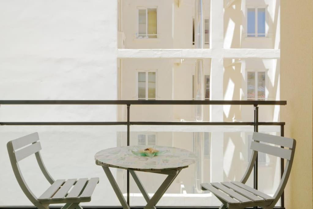 Super T2 Climatise Avec Balcon A Pied Plage Catalan Marseille Luaran gambar